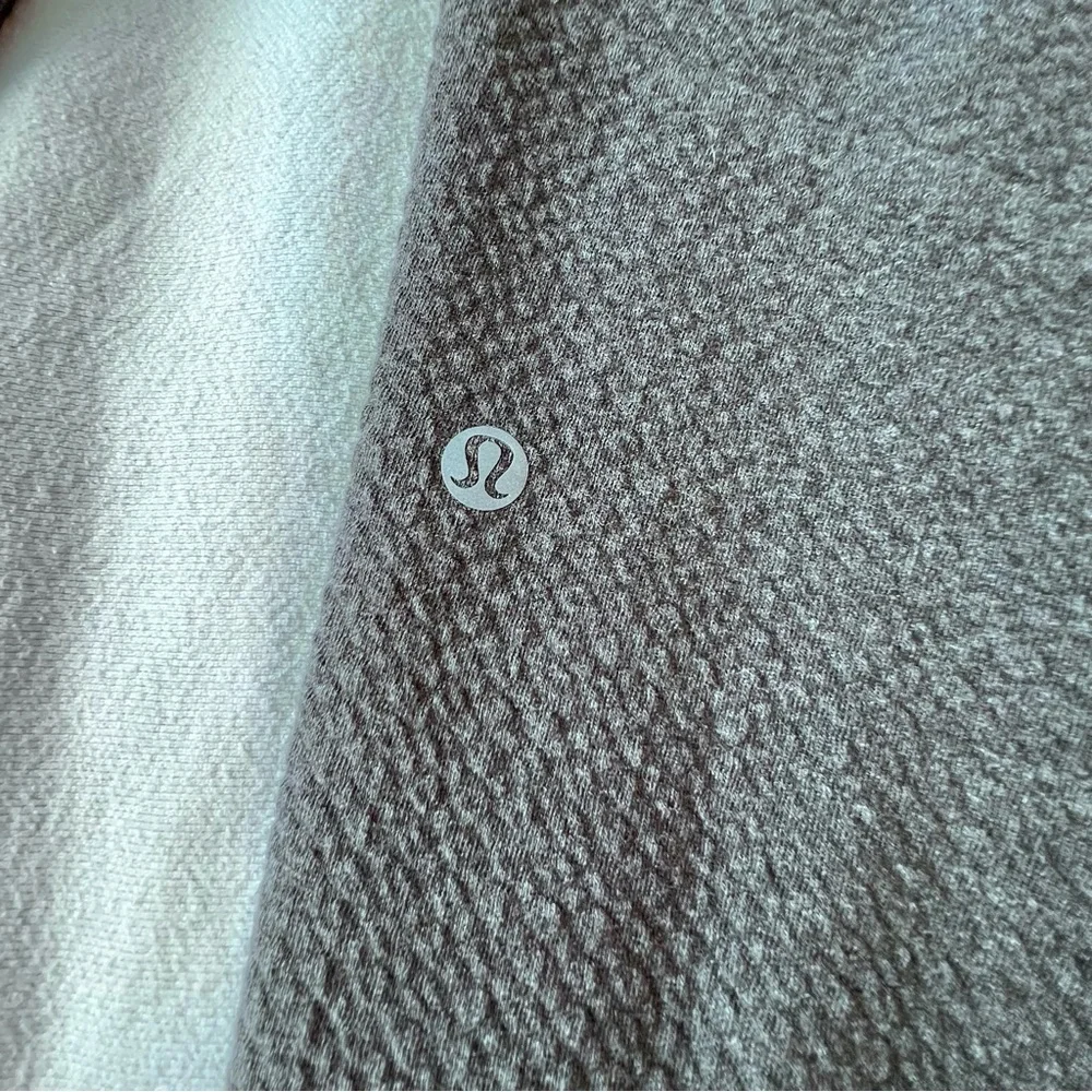 Lululemon Heathered Black At Ease Textured
Knit Jogger Pants Men’s Size L, EUC - Picture 7 of 7